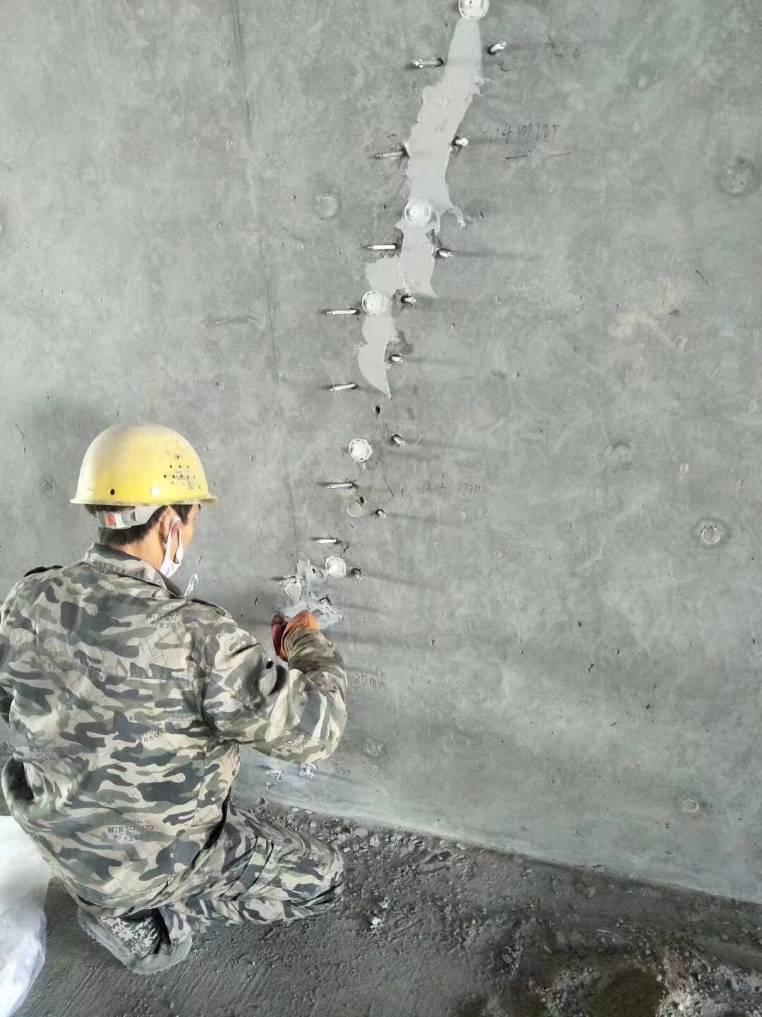 安乡混凝土楼板裂缝加固施工的方案